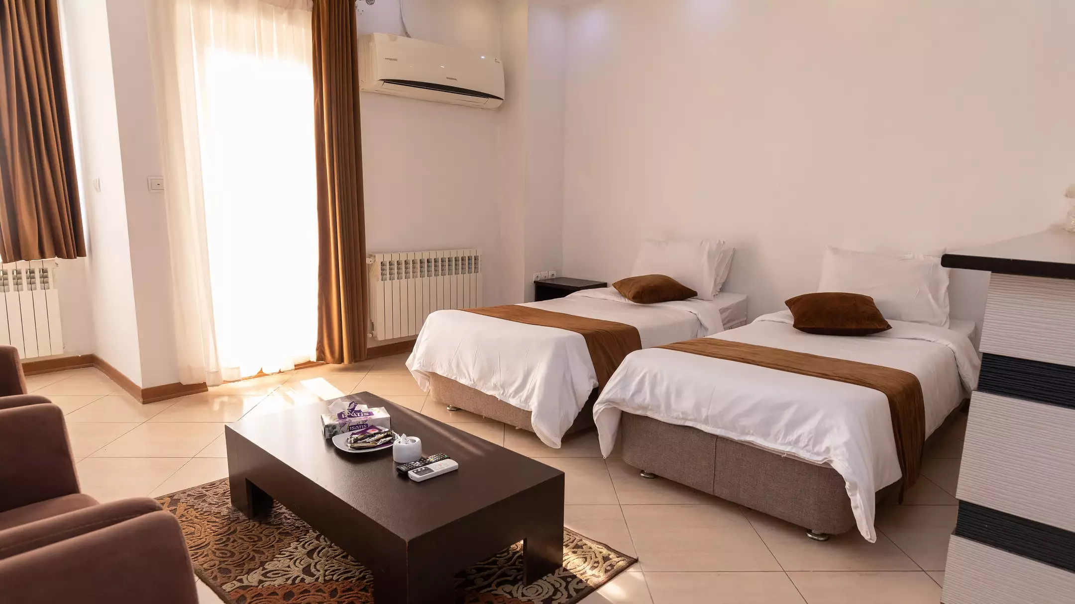 Alibaba https://cdn.alibaba.ir/ostorage/hotel-accommodation-images/67471d987e75320ec907f143_هتل پدرام - سوئیت یک خوابه چهارتخته (1).webp